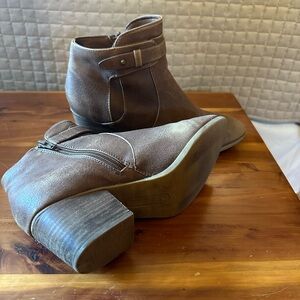 Nanette dress boots size 8.5